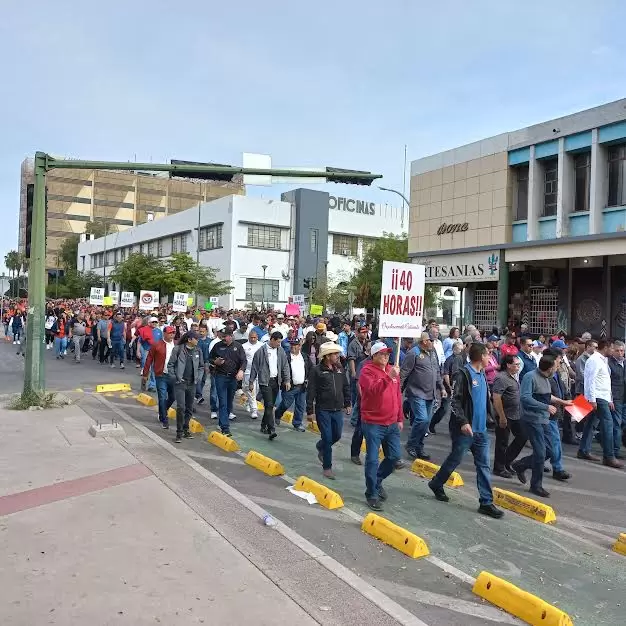 Marcha de sindicatos afiliados a la CTM