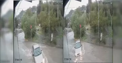 Arroyo en el Ca��n del Pato, arrastra carro no hay personas