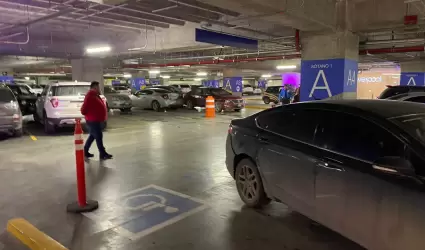 Intentan robar carro de plaza comercial de Tijuana