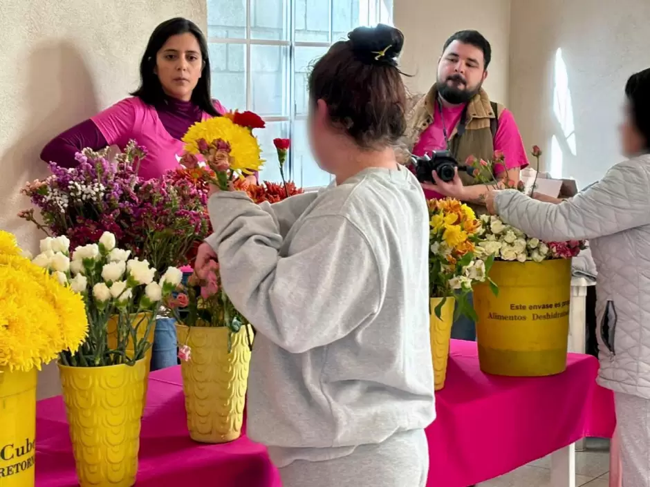 Incentivan desarrollo laboral femenil con taller de elaboracin de arreglos florales en el cereso de Tijuana