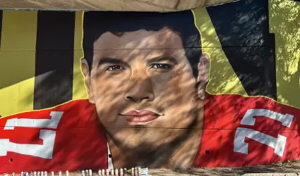 Realizan mural de Alfredo Gutirrez de los 49ers de SF