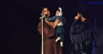 Yuridia presenta a su hijo Benicio en el Auditorio Nacional
