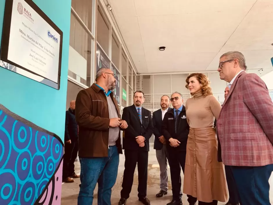 Inaugur� gobernadora mural en Bit Center titulado "Baja California"