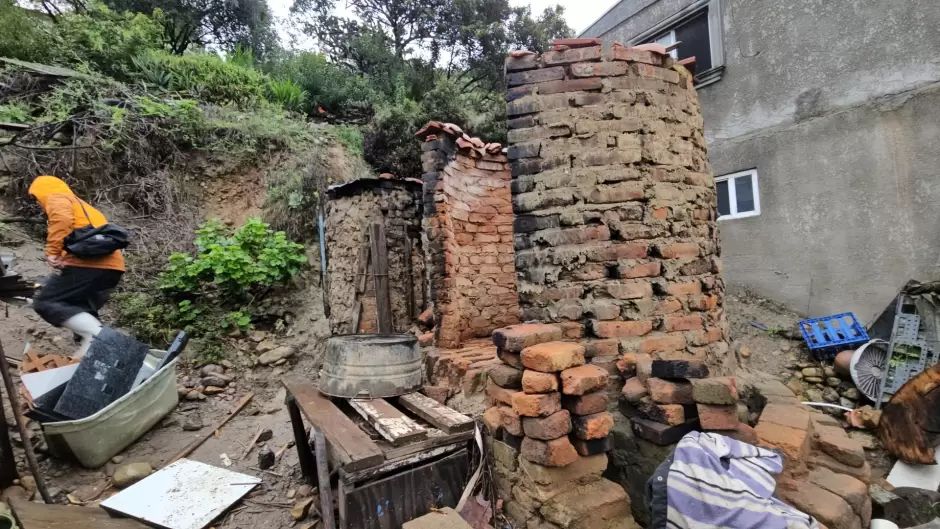 Deslizamiento de ladera en colonia Artesanal