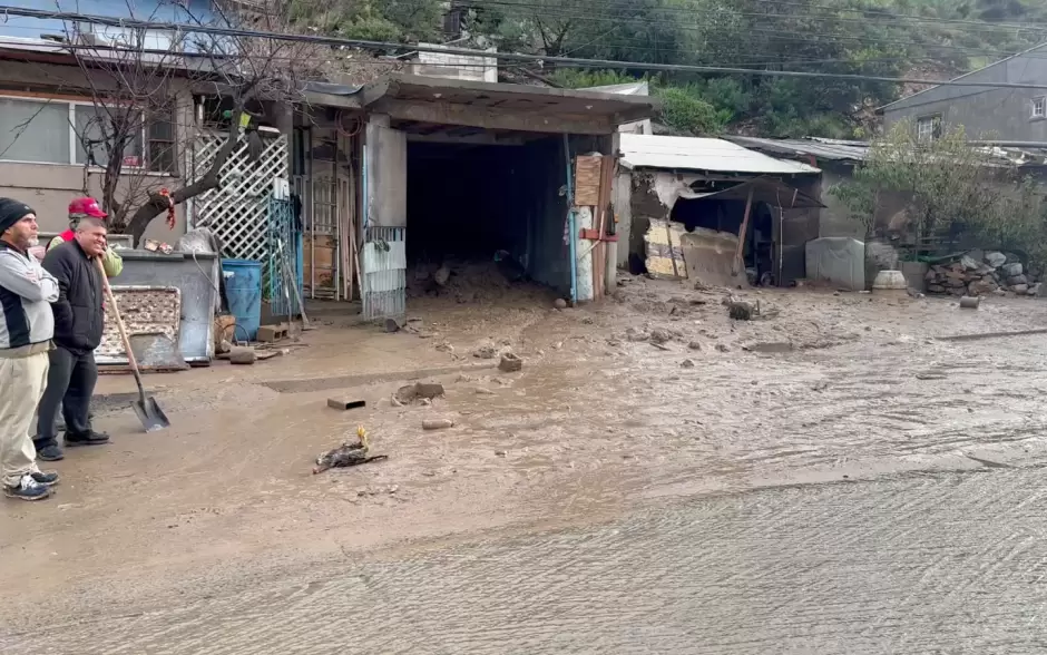 Derrumbe en la colonia Artesanal por lluvias