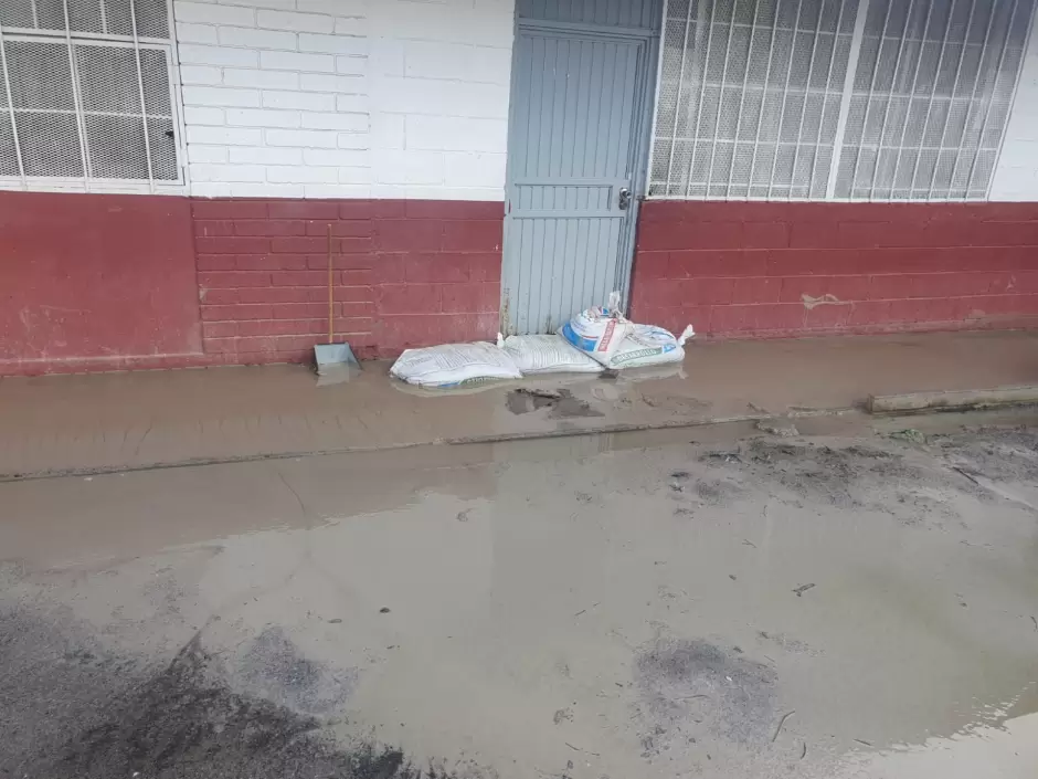 Escuelas de Ojo de Agua afectadas tras lluvias