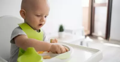 Beb comiendo