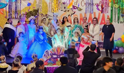Coronan autoridades municipales a los Reyes del Carnaval Conmemorativo de Ensena