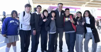 Antonio Astiazarán comparte programas municipales con alumnado de la secundaria 
