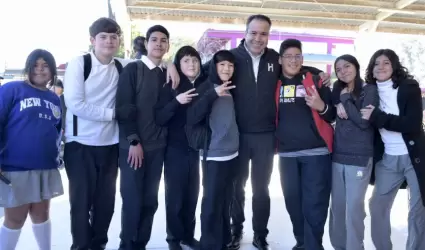 Antonio Astiazarn comparte programas municipales con alumnado de la secundaria 