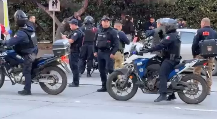 Balean a empleado del Ayuntamiento de Tijuana frente a la Preparatoria L�zaro C�rdenas