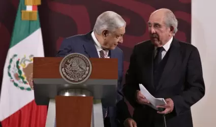 Andrs Manuel Lpez Obrador, en su conferencia en Palacio Nacional. Asiste Pablo