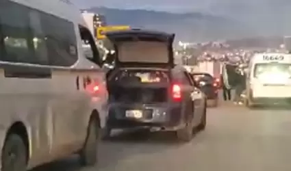 Taxista agrediendo a conductor