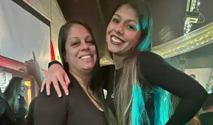 Laticha Bracero, de 42 aos, y su hija Alyssa, de 21.