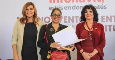 Infonavit entrega escrituras y crditos de mejora en Baja California