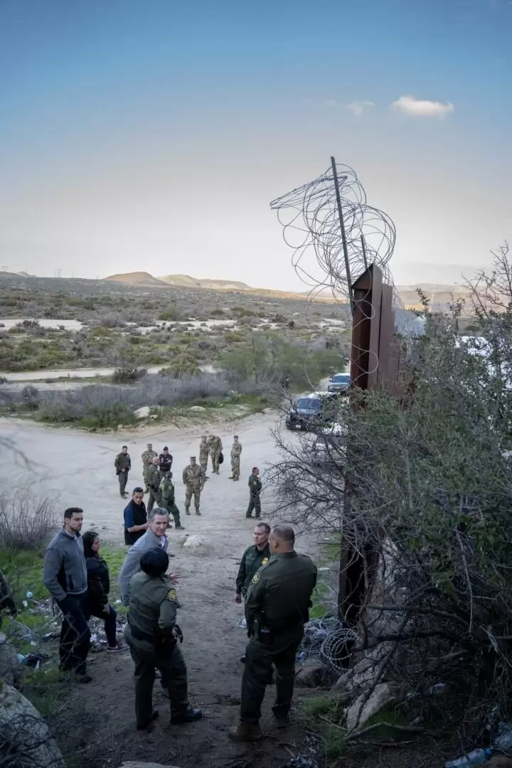 Gobernador Newsom visita la frontera entre California y Mxico