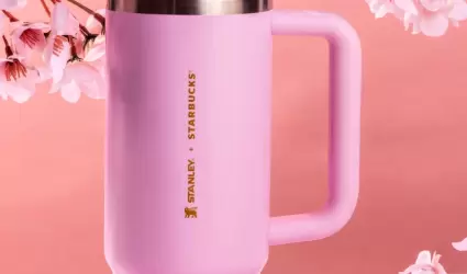 Termo rosa Stanley vendido por Starbucks