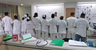 Trabajadores de enfermera del IMSS protestan por despidos injustificados