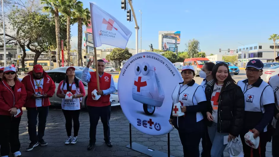 Boteo de la colecta anual de la Cruz Roja de Tijuana