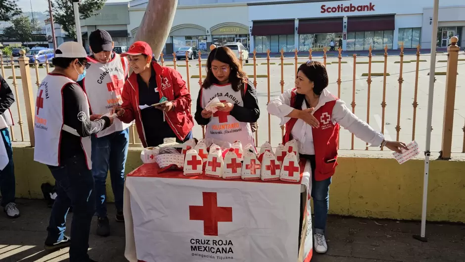 Boteo de la colecta anual de la Cruz Roja de Tijuana