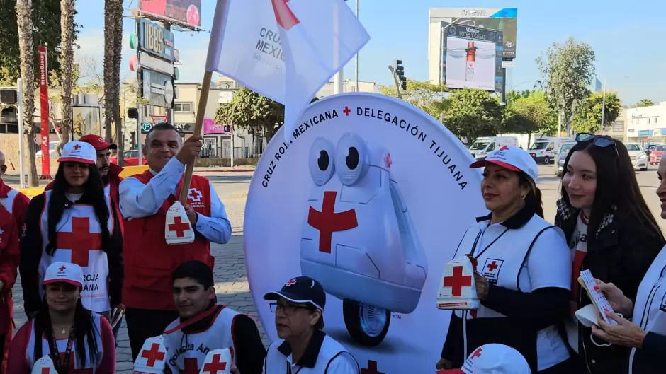 Boteo de la colecta anual de la Cruz Roja de Tijuana