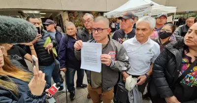 Se manifiestan una vez m�s polic�as comerciales