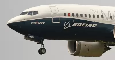 Boeing 737-800.