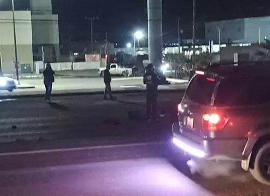 Persona atropellada en carretera Tijuana-Tecate frente a centro comercial en ejido Ojo de Agua