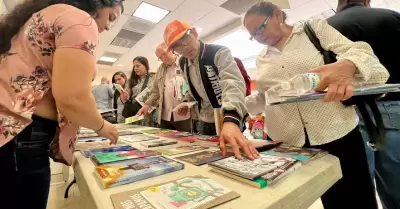 Sostienen mediadores de salas y clubes de lectura encuentro con Paco Ignacio Tai