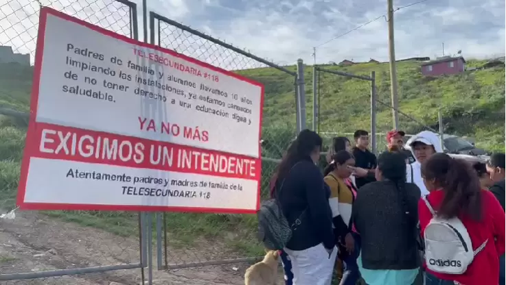 Padres exigen personal de intendencia para Telesecundaria 118; llevan as� 10 a�os, denuncian
