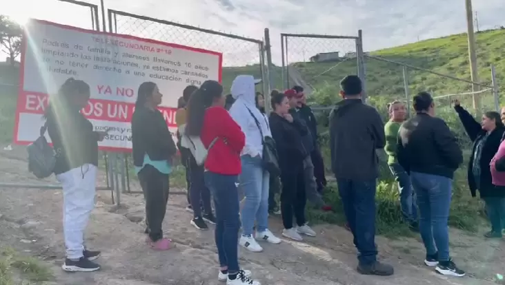 Padres exigen personal de intendencia para Telesecundaria 118; llevan as� 10 a�os, denuncian