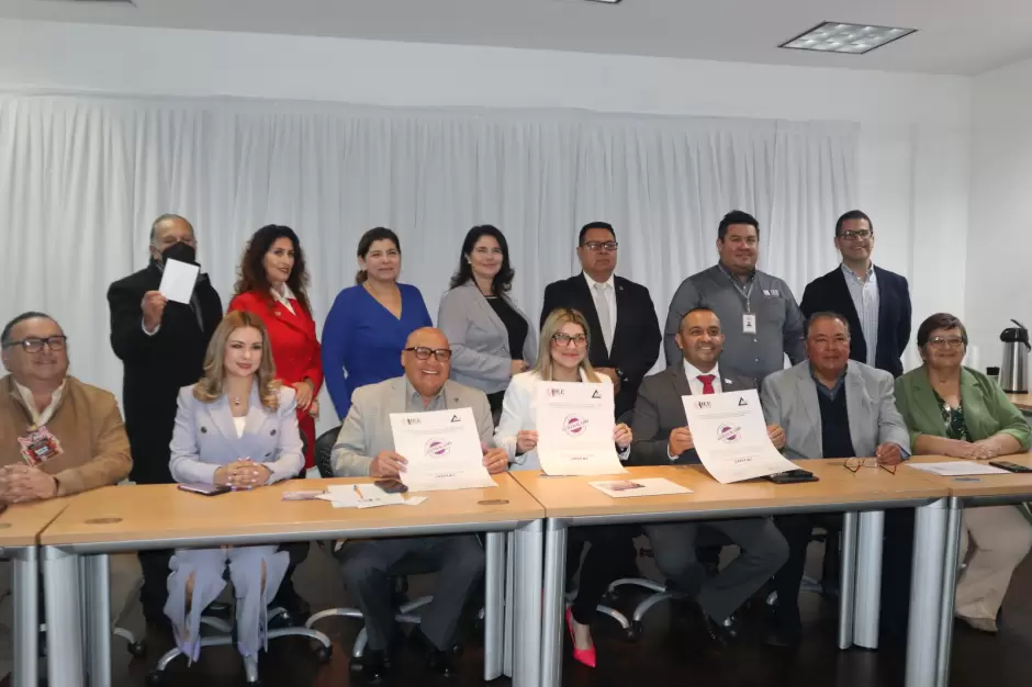 Firma convenio de colaboracin Canaco Tijuana y el IEEBC