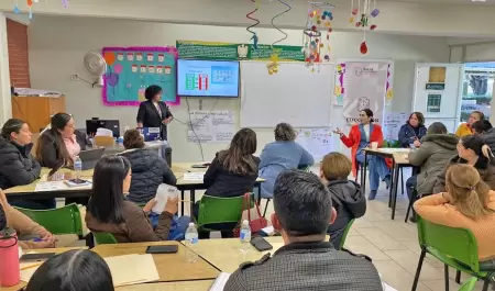 Participan 150 docentes de Ensenada en conferencia y cuatro talleres