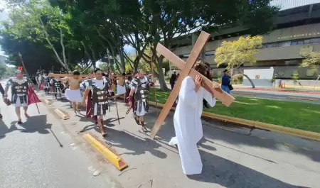 Va Crucis en Tijuana