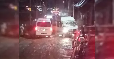 Avenida Arroyo Hondo con trfico lento tras lluvias del fin de semana
