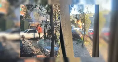 Incendio de vehculo pickup en colonia Alfa Panamericano: no se reportan heridos