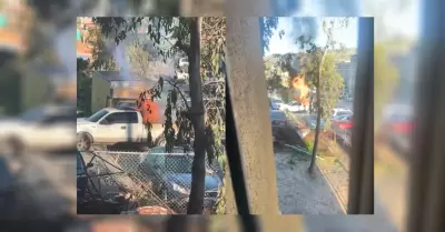 Incendio de veh�culo pickup en colonia Alfa Panamericano: no se reportan heridos
