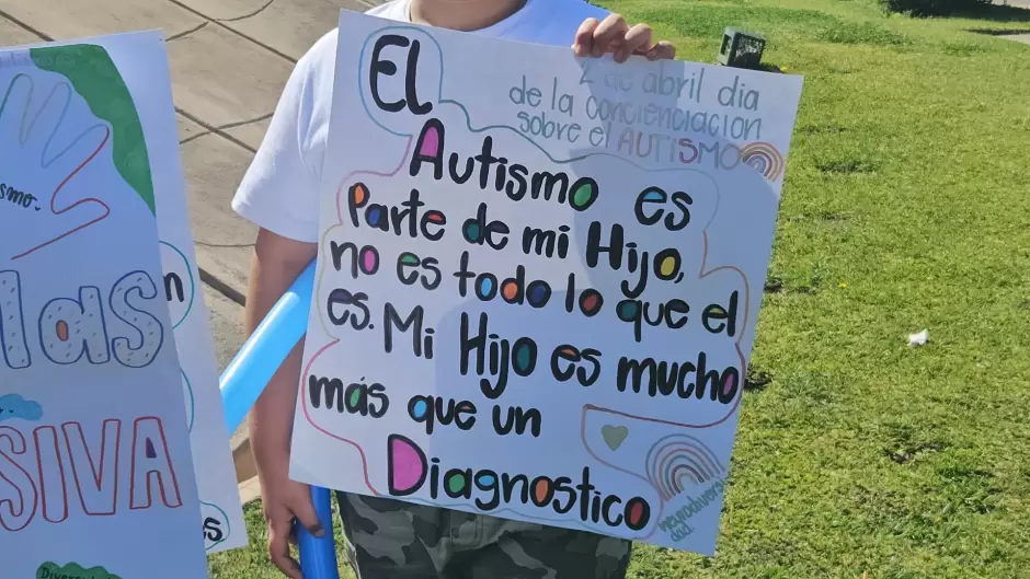 Se manifiestan en Tijuana para pedir que maestros y directivos se asesoren y sean inclusivos con ni�os en espectro autista