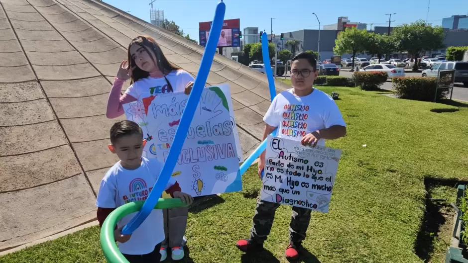 Se manifiestan en Tijuana para pedir que maestros y directivos se asesoren y sean inclusivos con ni�os en espectro autista