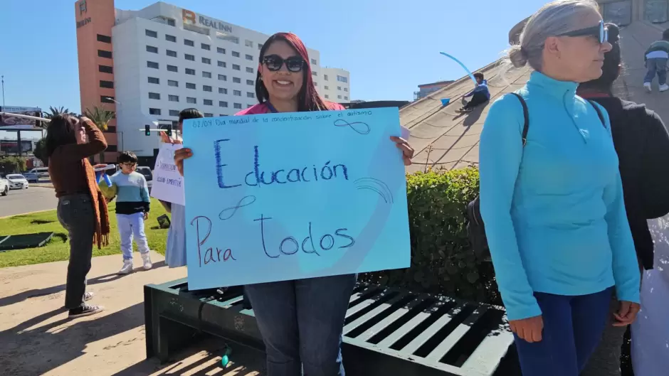 Se manifiestan en Tijuana para pedir que maestros y directivos se asesoren y sean inclusivos con ni�os en espectro autista