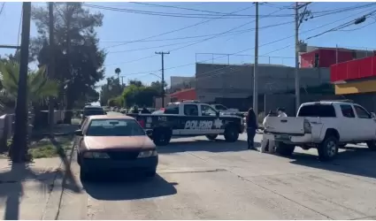 Atacan a balazos a polica afuera de su casa en Lomas Taurinas