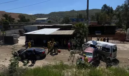 Fatal accidente con un taxi en Tijuana deja dos muertos y varios heridos