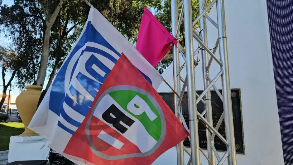 Brigadistas de las dos coaliciones montan escenarios en Zona R�o para el primer debate presidencial