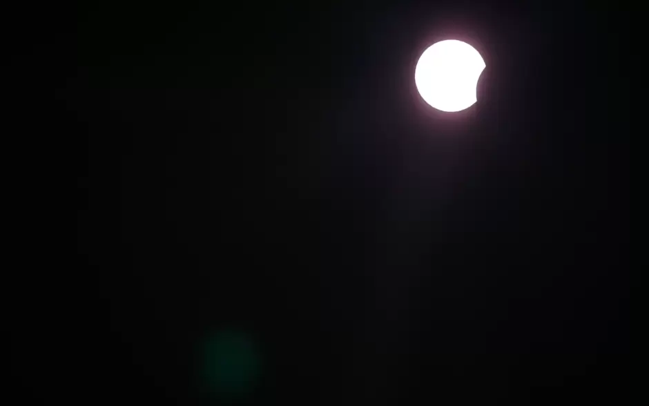 Tijuanenses se maravillan con eclipse total de sol