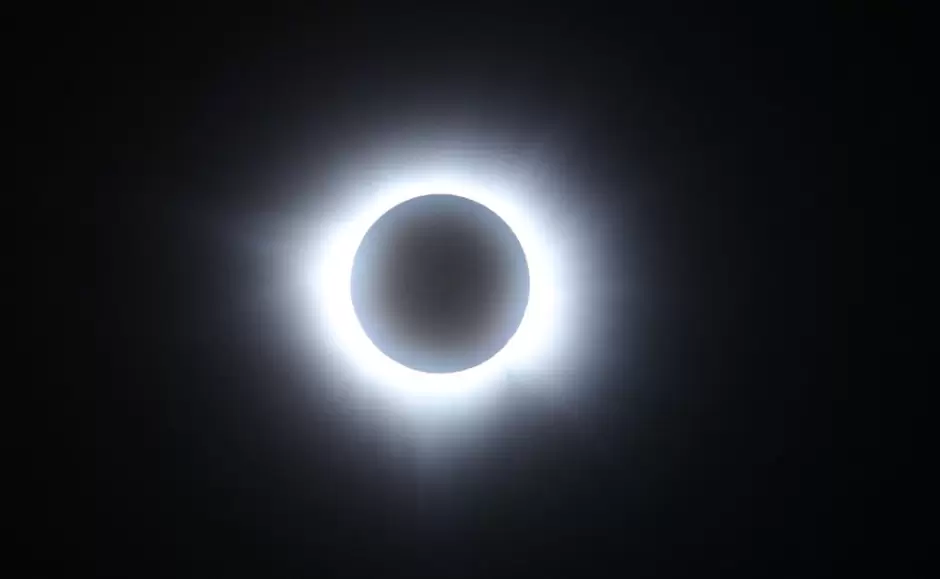 Eclipse solar en su fase total.