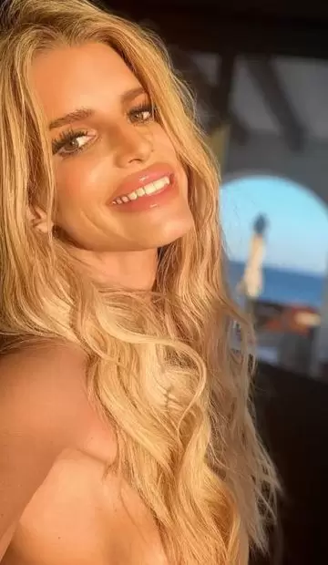 Jessica Simpson desata preocupaci�n de sus fans al publicar en su cuenta de Instagram esta foto de su rostro.