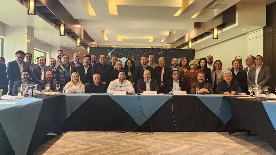 Expone Ismael Burgueo sus propuestas de gobierno ante empresarios del sector maquilador