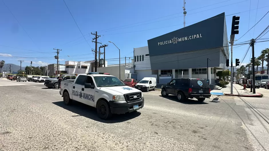Giran orden de aprehensin a policas de Ensenada