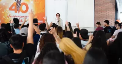 Mara Dolores del Ro sostuvo un dilogo e intercambio de ideas con estudiantes 