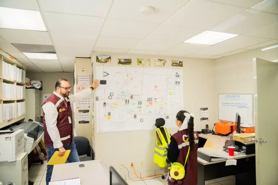 Recorrido por instalaciones de la paraestatal ni�a directora general de Cespte por un d�a